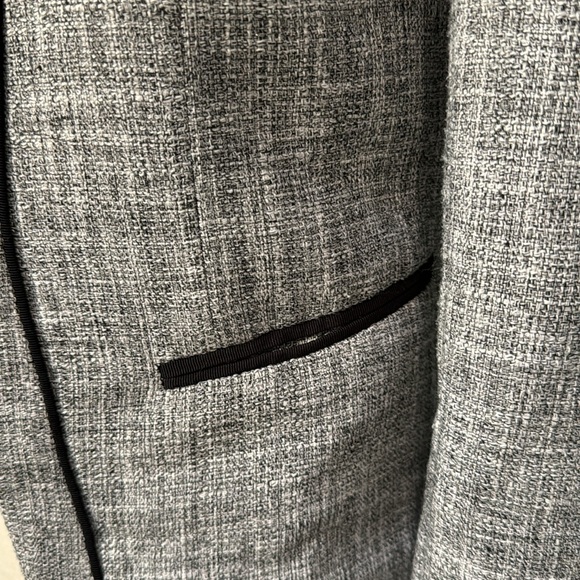 H&M gray blazer with black accents silver thread Size 6 - Picture 4 of 8